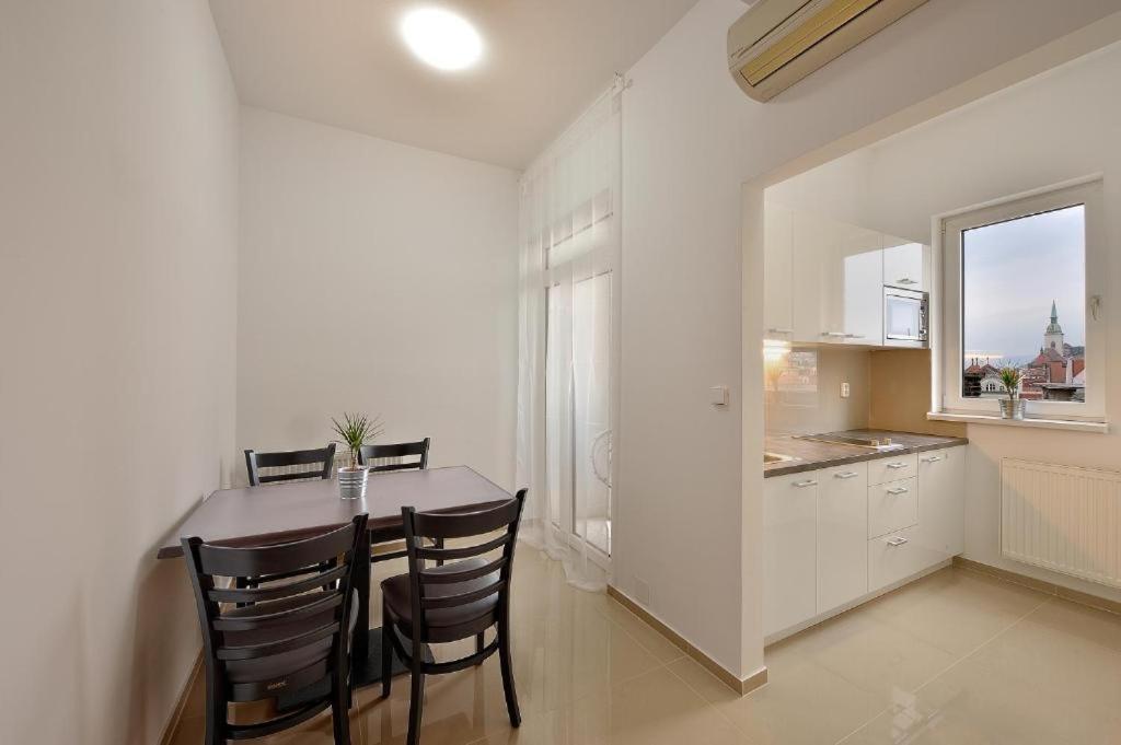 Self Check-In Apartments By Amber Bratislava Exteriör bild